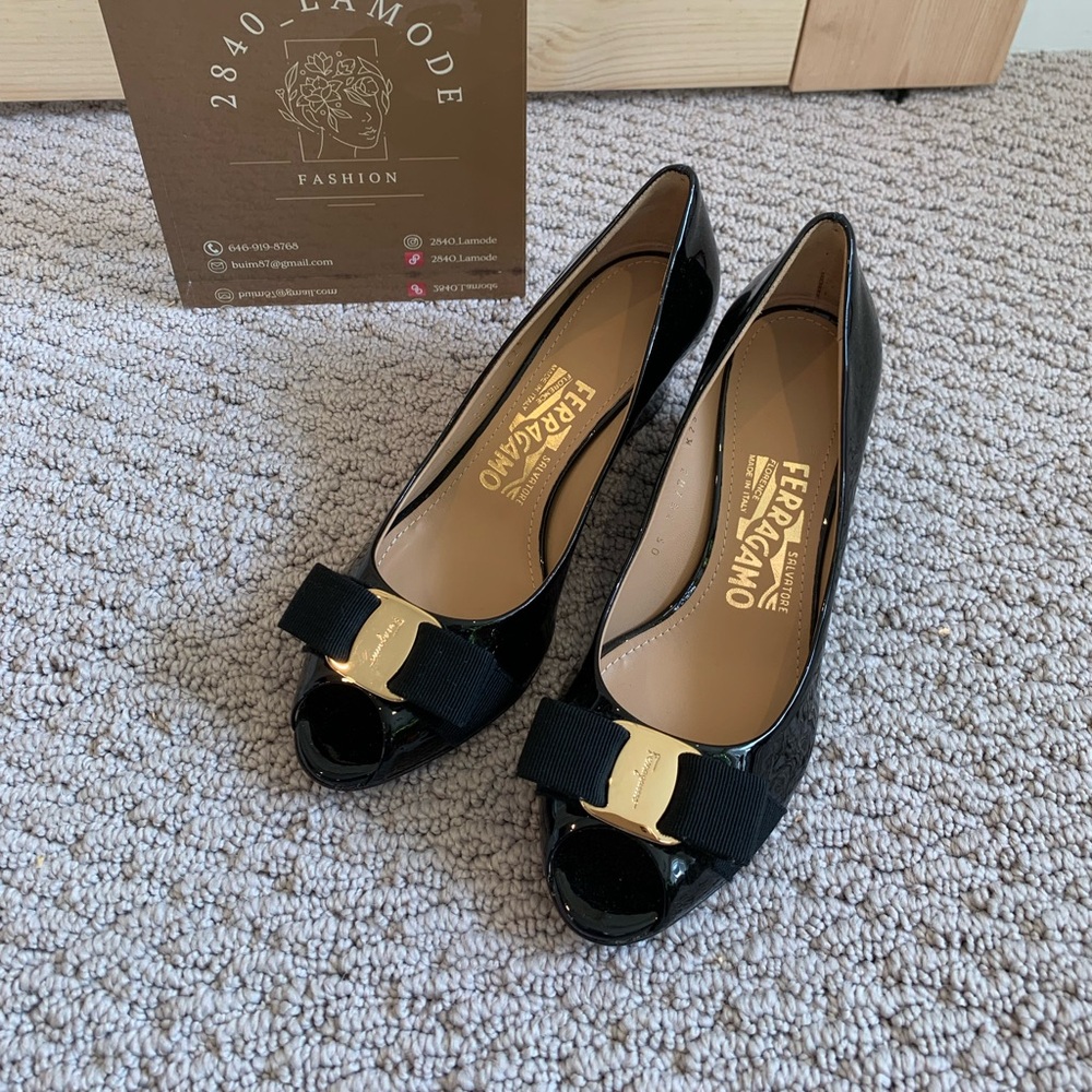Salvatore Ferragamo Pump size 6